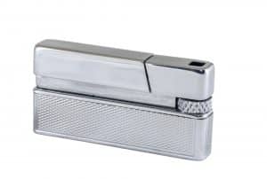 Silbernes Feuerzeug aus Metall